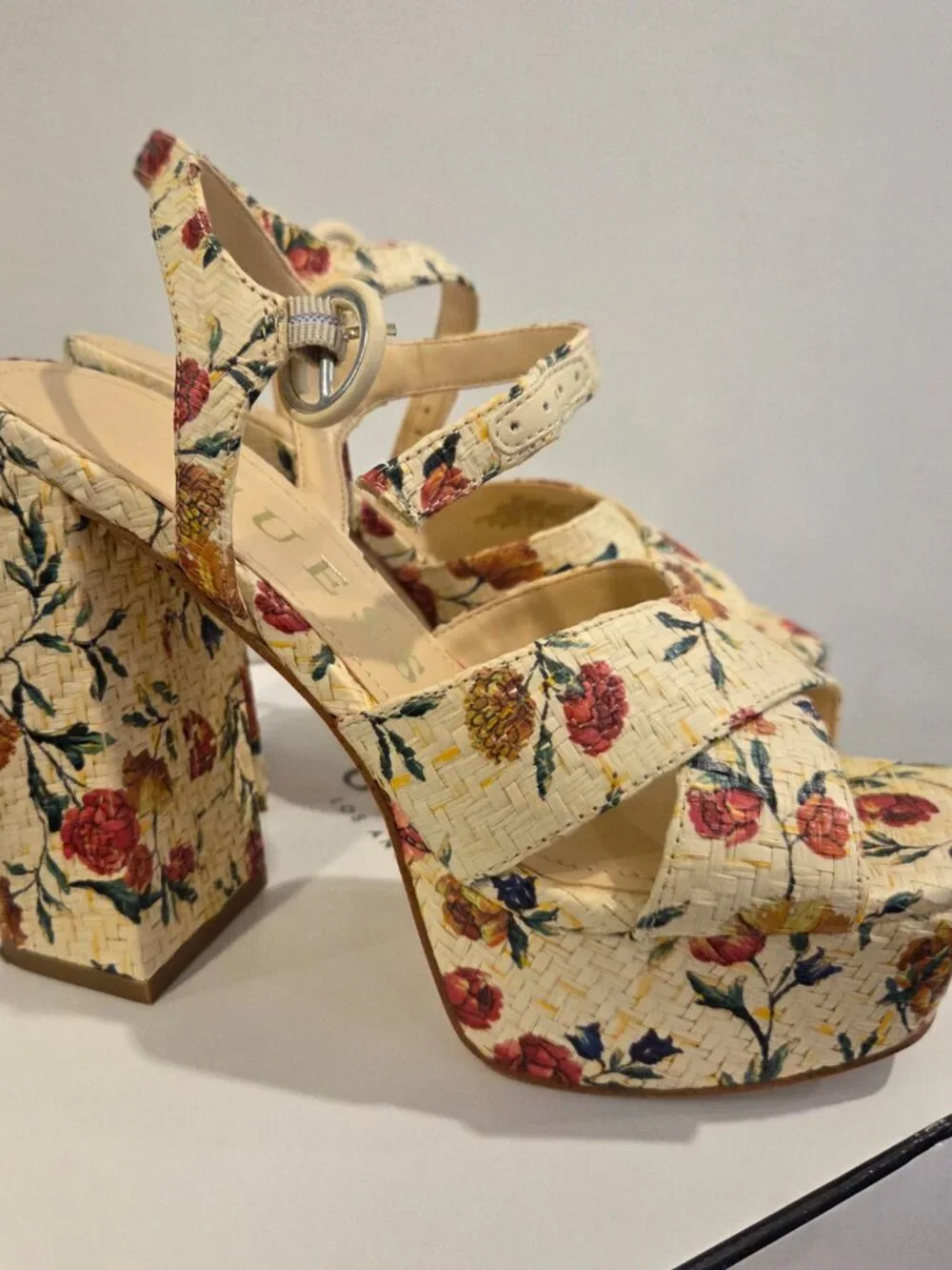 GUESS Vallenn3 Floral Platform Sandals – Natural Floral